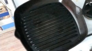 готовлю рыбу на сковороде гриль, получается вкуснейшая поджаренная рыбка