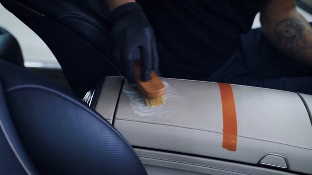 Как очистить кожаный подлокотник используя Kenotek Interior cleaner смотреть онлайн