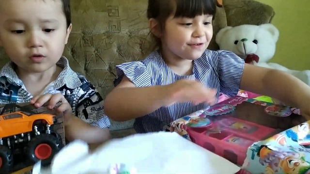 Распаковка подарков 💐🌺🌹💕 спасибо бабушке смотреть онлайн
