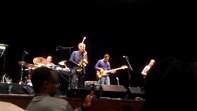Jazz Legend David Sanborn Warming Up in Sound Check смотреть онлайн