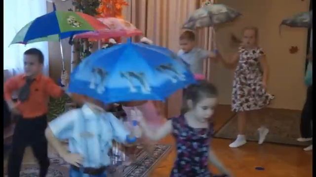 Танец с зонтиками "Кап-кап-кап..." смотреть онлайн