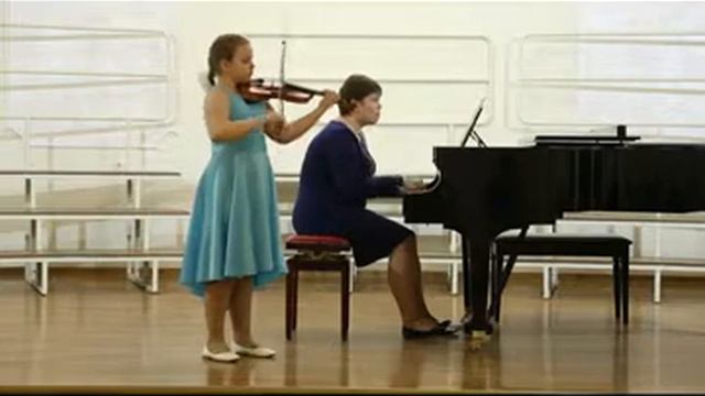 Евдокимова Юля (9 лет) Шуберт Пчелка смотреть онлайн
