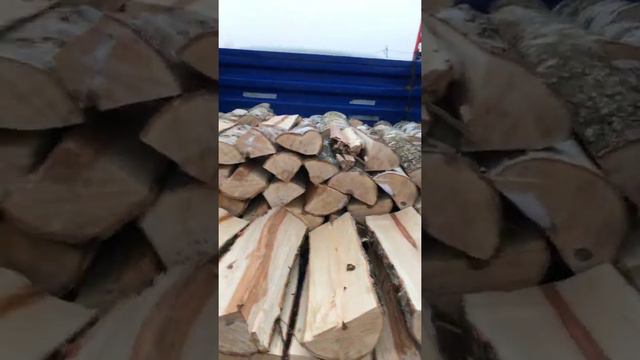 Рабочие моменты! Погрузка колотых дров! смотреть онлайн