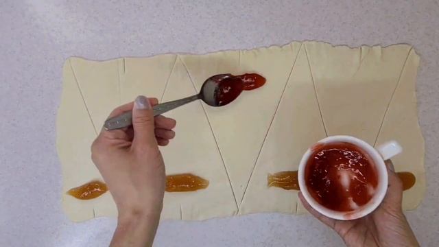 Рогалики по домашнему из слоёного теста с джемом. смотреть онлайн