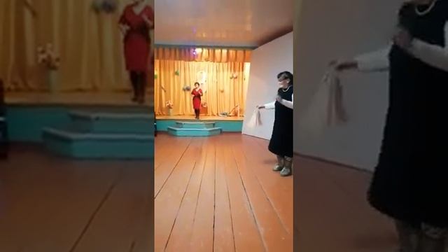 кавер "Стоят девчонки" Батомункуева З.А. 8.03.2022 смотреть онлайн