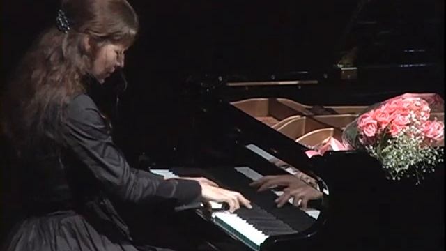 Полина Осетинская играет Бах-Зилоти "Прелюдия" смотреть онлайн