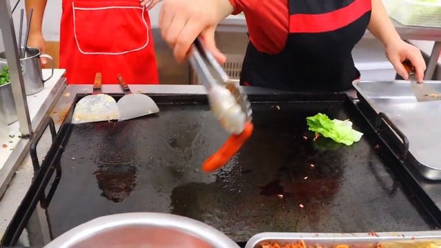 Egg Pancakes at Night Market Chinese Street Food .Яичные блины.Китайская уличная еда смотреть онлайн