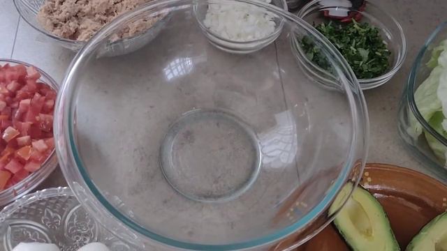ENSALADA DE ATÚN 🥗🐟🥫 FÁCIL Y DELICIOSA 👌🏻 смотреть онлайн