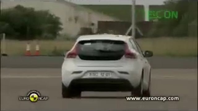 EuroNCAP Agosto 2012: Volvo V40 (control de estabilidad) смотреть онлайн