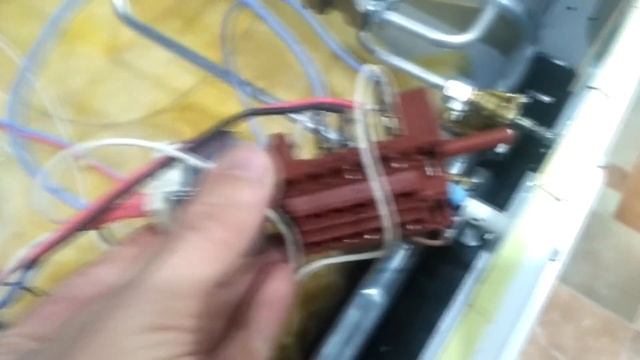 Плита Hansa. Вот почему не работает электрическая духовка. Ремонт смотреть онлайн