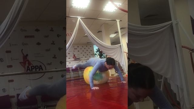 LA Studio-Студия растяжки и партерной гимнастики Анны Ленч. Фрагмент урока. смотреть онлайн