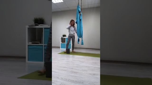 Йога в гамаках. #airyoga_основы. Практика при остеохондрозе. смотреть онлайн