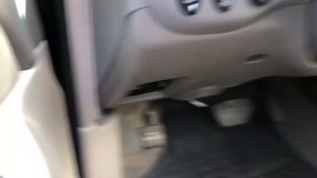 The fuse box location on a 2003 Toyota Sequoia смотреть онлайн