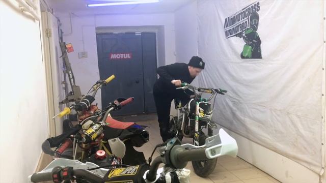УЧИМСЯ ЗАВОДИТЬ ПИТБАЙК - ЧАСТЬ 3 смотреть онлайн