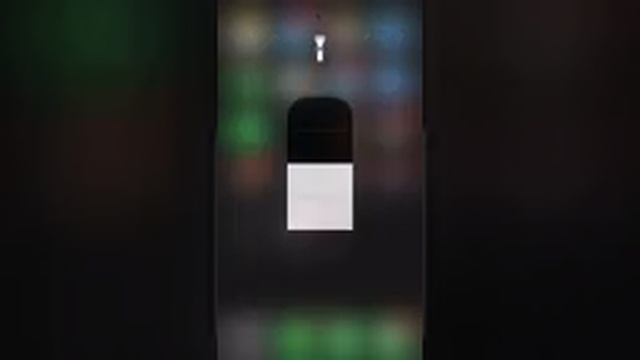 Как включить и выключить фонарик в iPhone смотреть онлайн