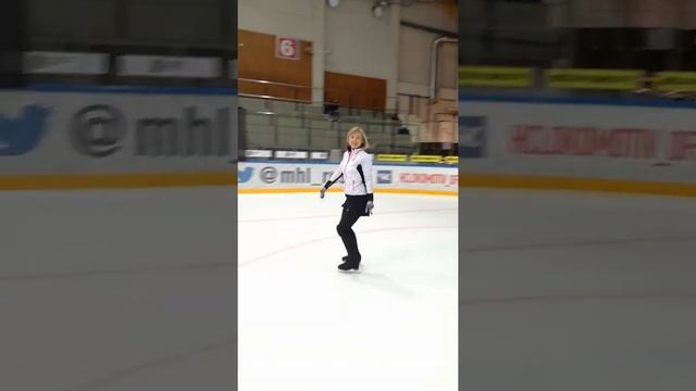 Как научиться кататься на коньках: скольжение смотреть онлайн