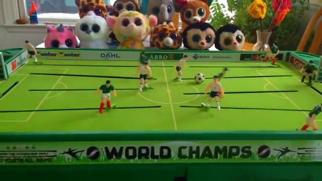 "Waka Waka (This Time for Africa) [The Official 2010 FIFA World Cup Song] {feat. Freshlyground}" Fa смотреть онлайн