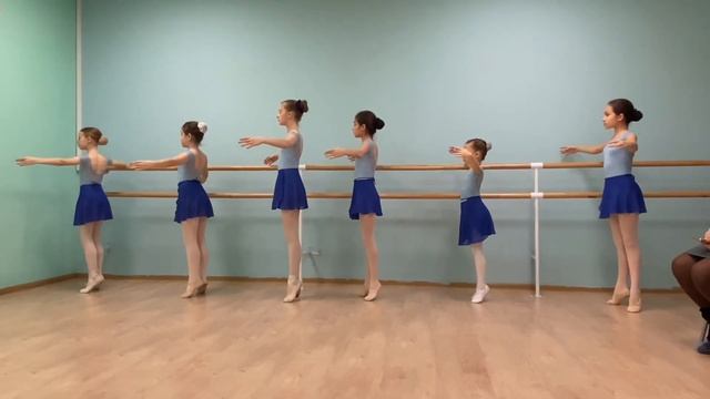 Балет. Контрольный урок. Часть l. У станка. 29.12.2022 #балетдети смотреть онлайн