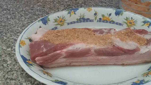 САМОЕ ВКУСНОЕ САЛО ЗАПЕЧЕННОЕ СО СПЕЦИЯМИ В ДУХОВКЕ .Обязательно приготовьте!!! смотреть онлайн