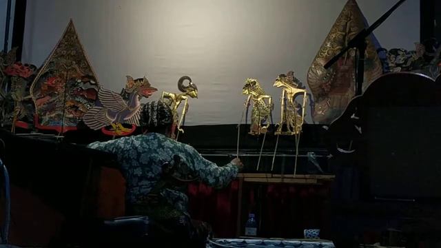 Ку­коль­но­го те­ат­ра те­ней "Ва­янг Ку­лит" смотреть онлайн