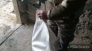 Учимся зашивать мешки.