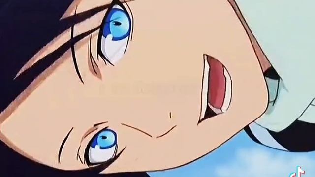 За окном сверкает молния