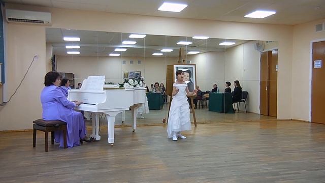 У зари-то, у зореньки; Мотылёк и фиалка смотреть онлайн