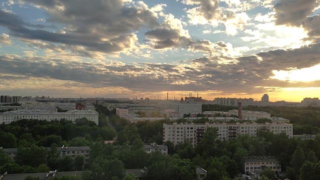 Вечерние облака над Петербургом под расслабляющую музыку смотреть онлайн
