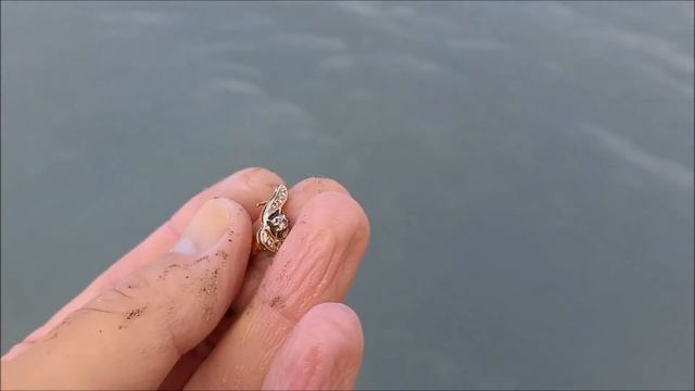 Тут кругом одни серьги! Что не находка то серьга! смотреть онлайн