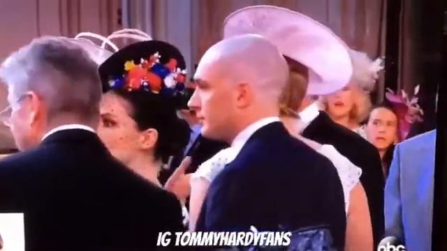 Tom Hardy Charlotte Riley arrive at Royal Wedding смотреть онлайн