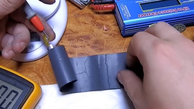 Разбираем 18650 Li-ion. Li- ионная аккумуляторная батарея Вскрытие покажет! смотреть онлайн