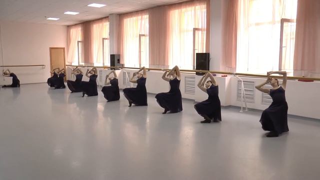 Показательные выступления учащихся 3 курса НОККиИ смотреть онлайн