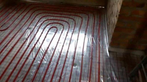 Водяной теплый пол. Правила монтажа своими руками за 5 минут.