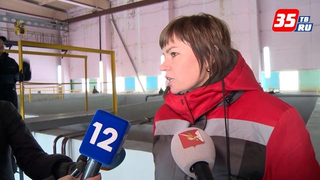 Установки, очищающие речную воду от водорослей и неприятного запаха, закупили в Череповце смотреть онлайн