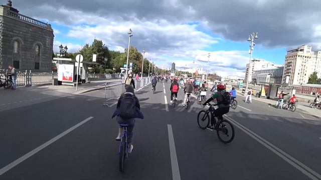 Москва, Осенний Велофестиваль, 30 километров от «Москва-Сити» до ВДНХ, 4 сентября 2022 смотреть онлайн