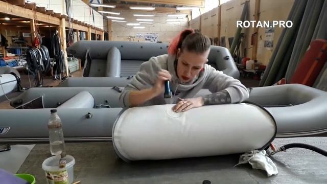 Как быстро найти прокол на надувной лодке и приклеить латку разными способами смотреть онлайн