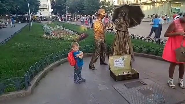 Catwoman in town/Женщина кошка в городе видео факт Машина с попкорном смотреть онлайн