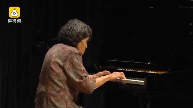 Granny's piano solo stunned the web: Chinese classic "Butterfly Lovers" presented by pianist Wu Yil смотреть онлайн