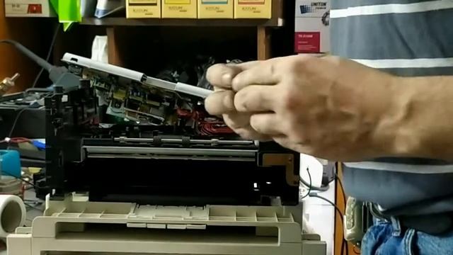 Замена ролика захвата бумаги на Xerox 3119 смотреть онлайн