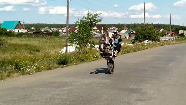 Стант на питбайке 125. Первое видео смотреть онлайн