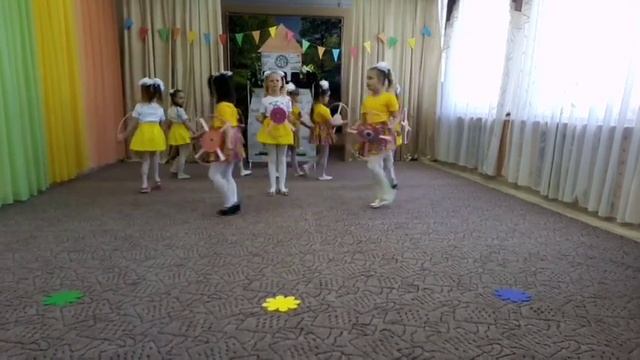 Танец "Маленькая страна" смотреть онлайн