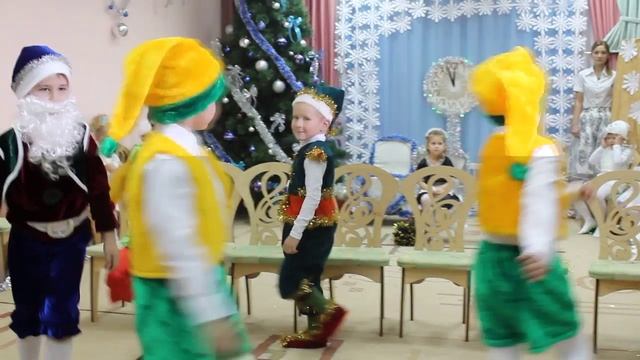 танец гномиков в МБДОУ МО г.Краснодар "Детский сад № 185" смотреть онлайн