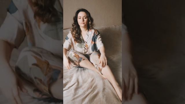 Как позировать, сидя на кровати? смотреть онлайн