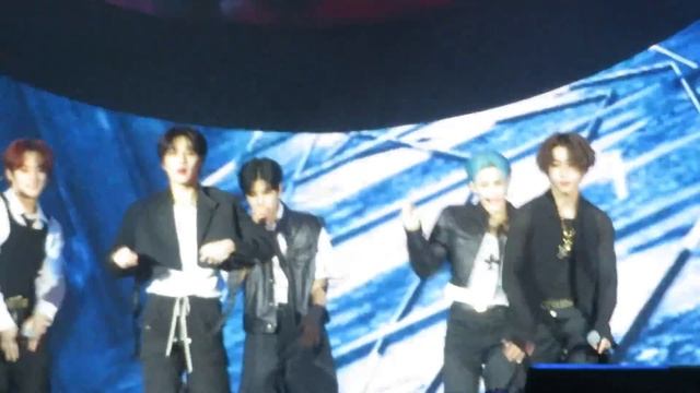 230721 STRAY KIDS @ LOLLAPALOOZA - Venom + Maniac ? Live in Paris (France) 스트레이 키즈 by Nowayfarer смотреть онлайн