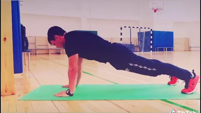 Комплекс подводящих упражнений для правильного выполнения отжиманий смотреть онлайн