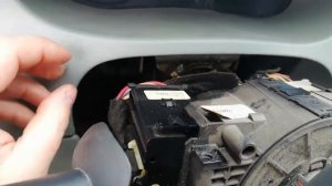 Снятие переключателя поворотов Опель Виваро 2004 г.в. Opel Vivaro