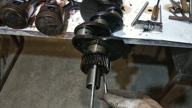ГАЗ 21 || КАК СДЕЛАТЬ СЪЁМНИК ДЛЯ ШЕСТЕРНИ КОЛЕНЧАТОГО ВАЛА смотреть онлайн