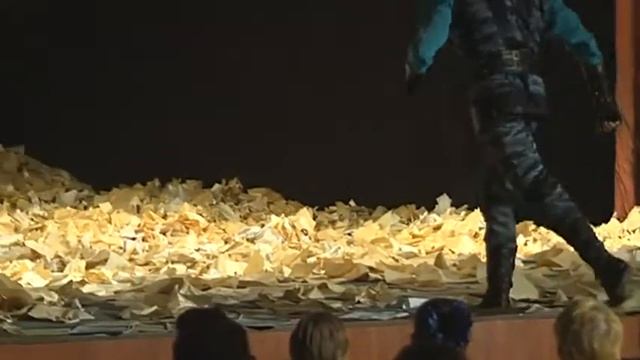 Пьесу Шекспира "Ромео и Джульетта" поставили в драматическом театре военного округа смотреть онлайн