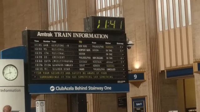 Amtrak Train Information Board in Philadelphia 30th Street Station смотреть онлайн