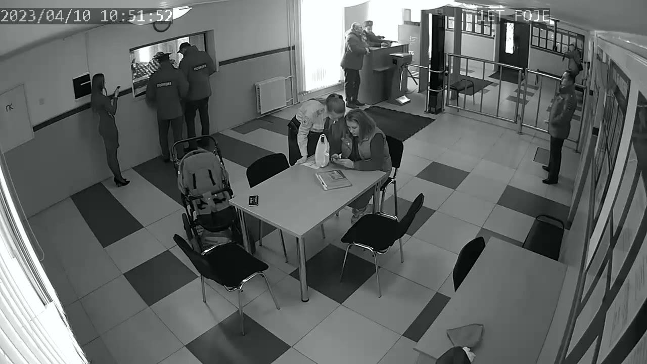 Спасение 2-летнего мальчика, подавившегося леденцом в отделе полиции Екатеринбурга смотреть онлайн